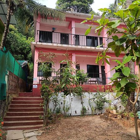 Est Hem Guesthouse Arambol Esterno foto
