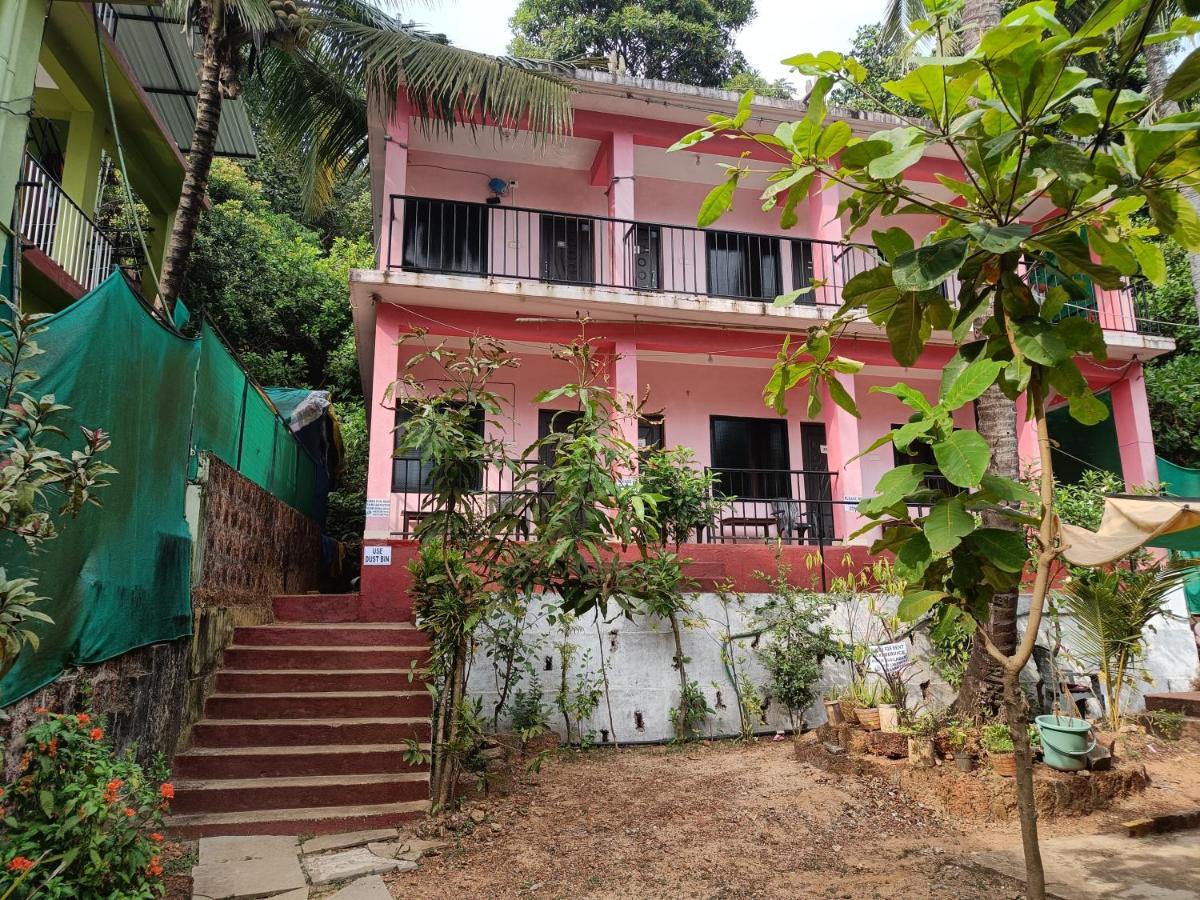 Est Hem Guesthouse Arambol Esterno foto