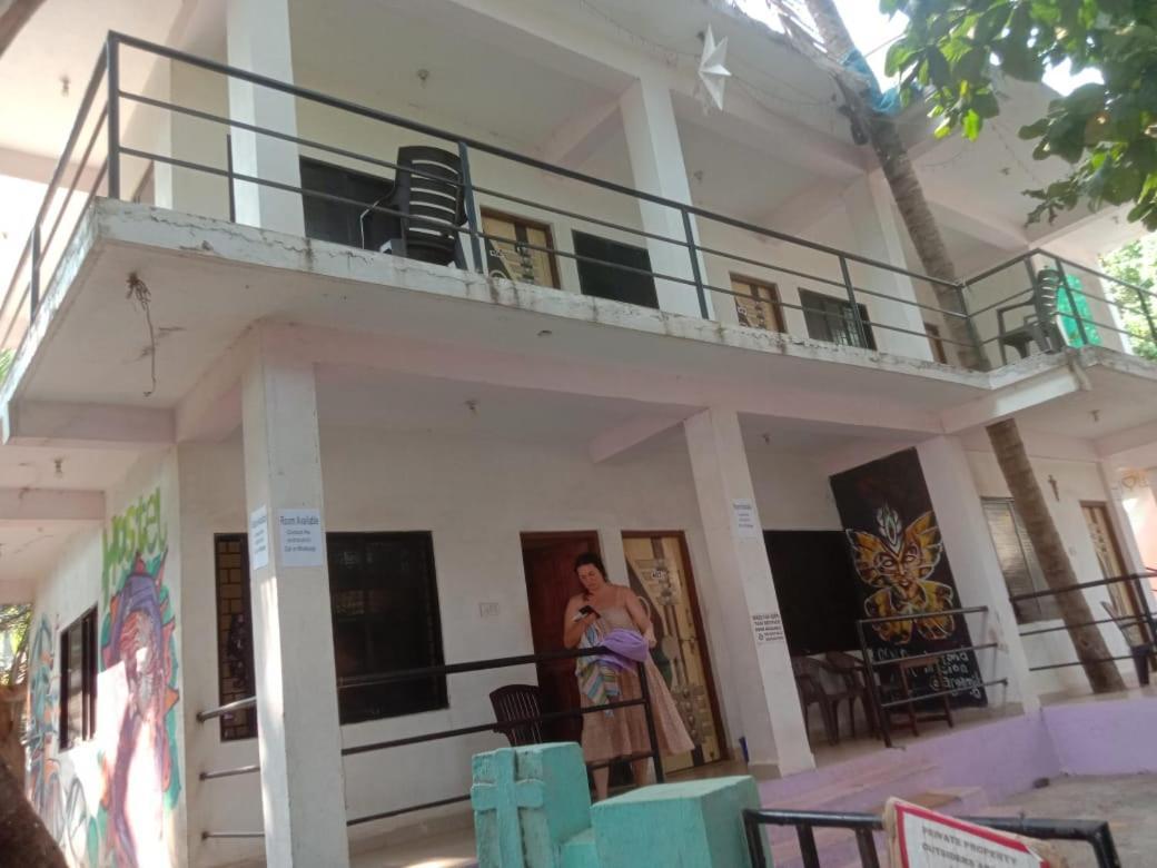 Est Hem Guesthouse Arambol Esterno foto