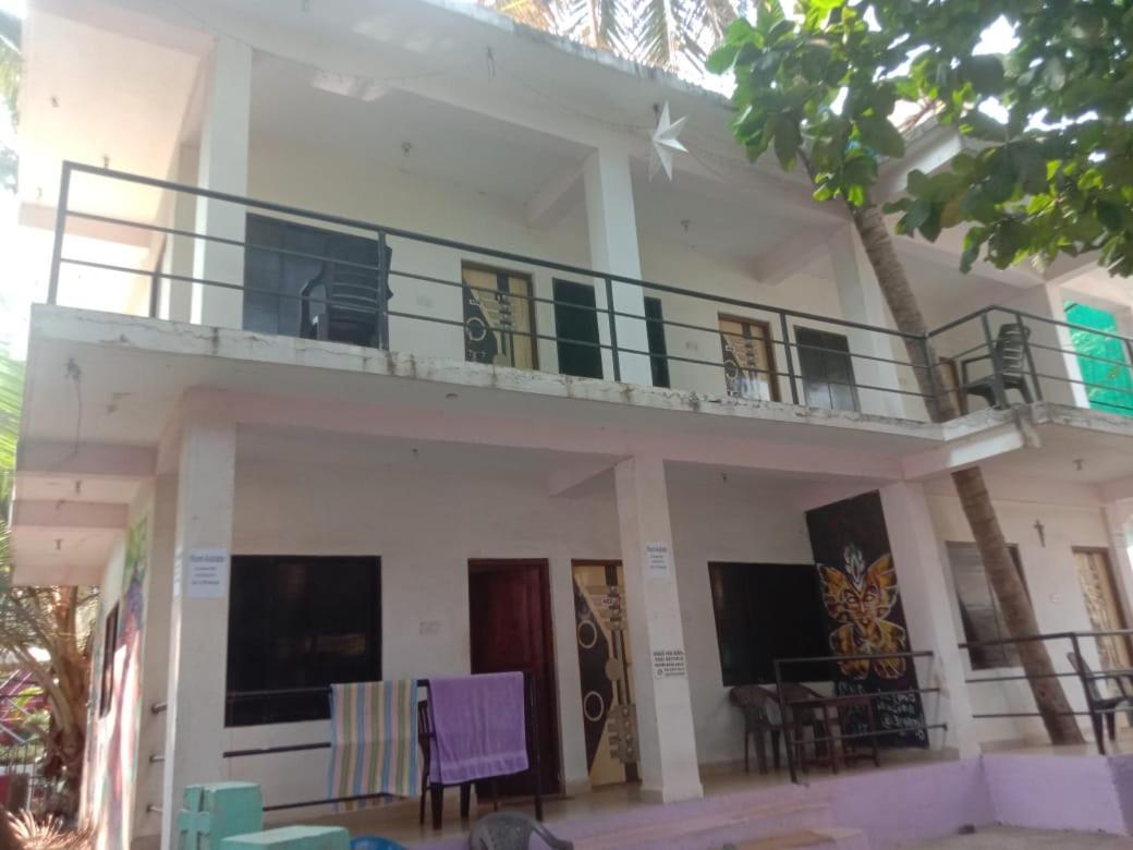 Est Hem Guesthouse Arambol Esterno foto