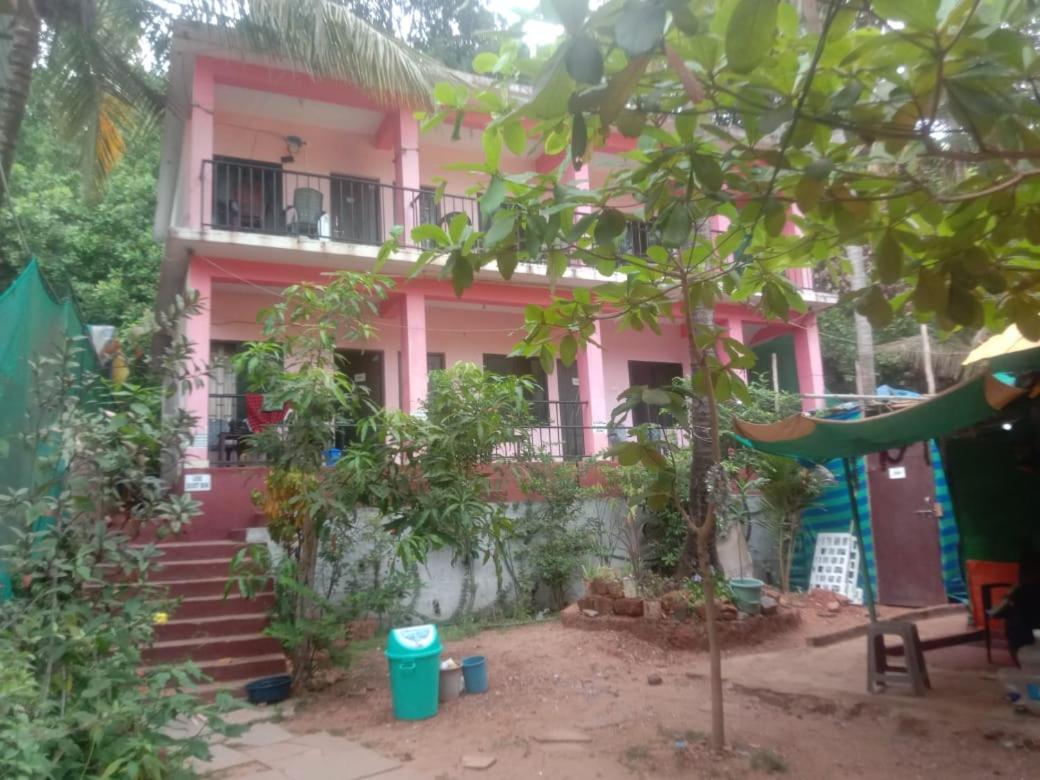Est Hem Guesthouse Arambol Esterno foto